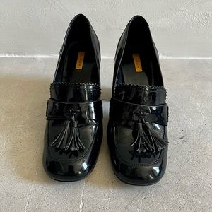 TAHARI black patent leather chunky heel loafer with tassels size 9